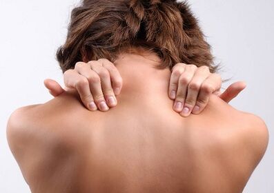How the osteochondosis of the cervical column is manifested