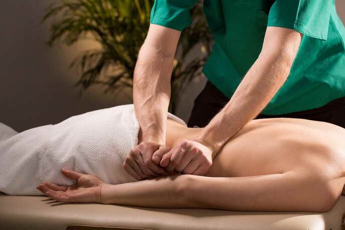 Patient massage with osteochondosis