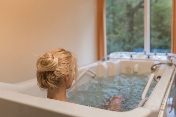 Therapeutic baths should be taken for thoracic osteochondrosis for no more than 15 minutes